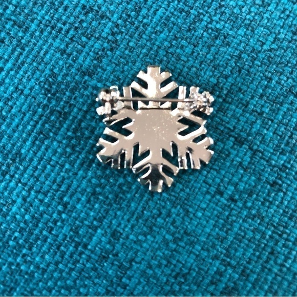 Crystal snowflake brooch - Holiday Brooch - Picture 3 of 5